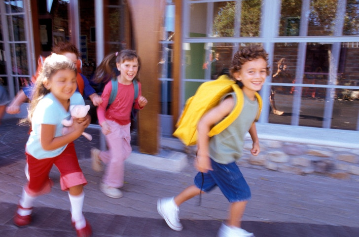 kids with backpack running