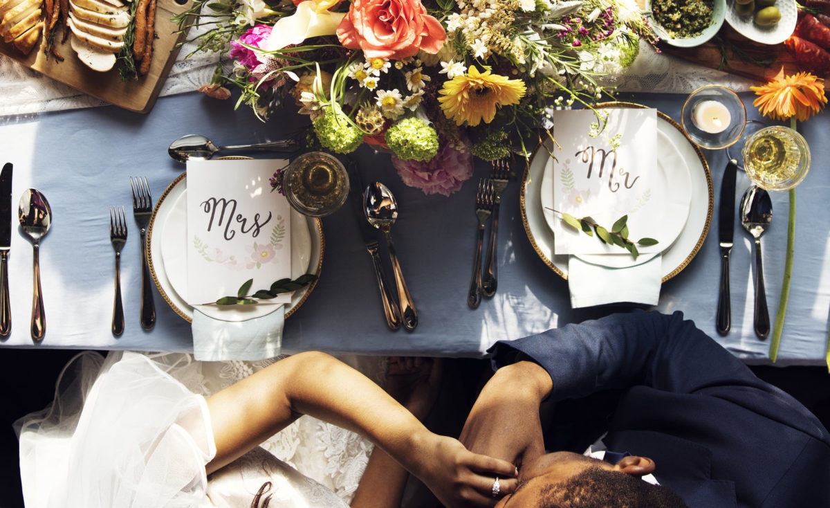 wedding table decoration, Mrs. and Mrs. plates,