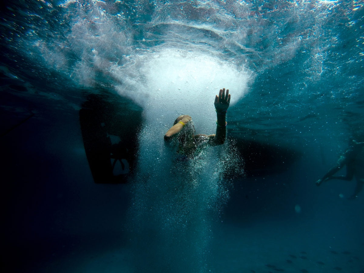 women under water